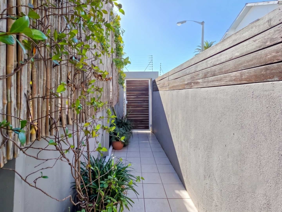 2 Bedroom Property for Sale in Sea Point Western Cape